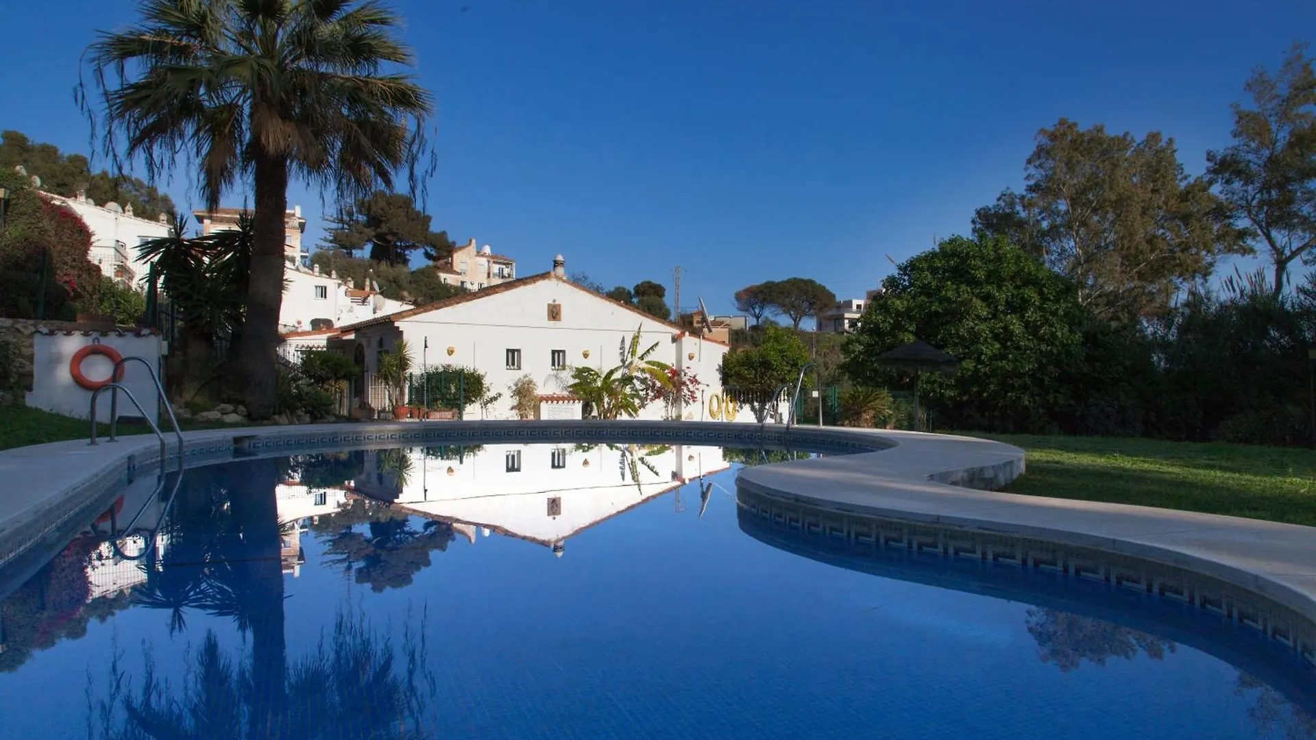 Vakantiehuis Agradable Adosado Con Piscina La Hidalga Villa Benalmádena