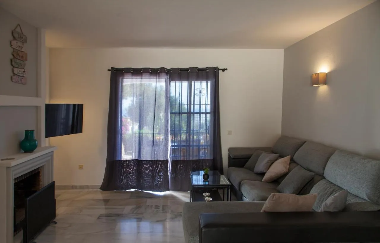 Holiday home Agradable Adosado Con Piscina La Hidalga Villa Benalmadena
